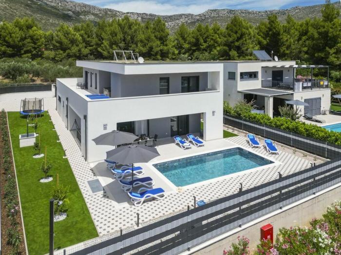Villa in Stankovic with swimming pool