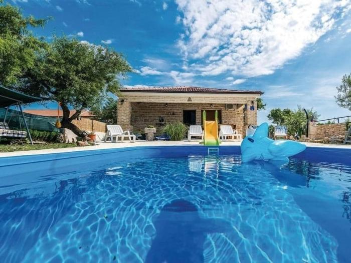 Villa Serena with pool