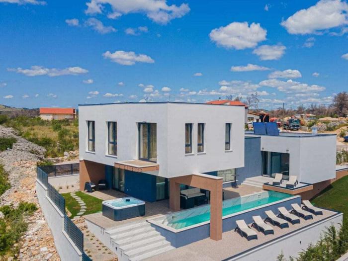 Villa in Zaton with swimming pool