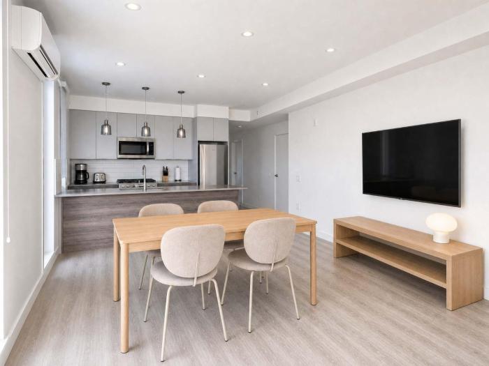 Stylish 3BR2BA Suite with AC Steps to The Drive