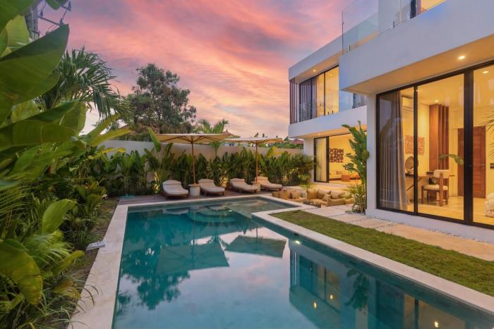 Luxe 8BR Villa with 2 Pools near Pererenan
