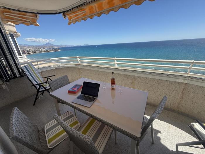 Apartamento con Espectaculares Vistas al Mar Muchavista by Turihome