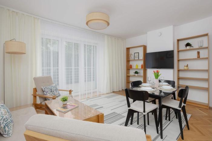 Comfortable Apartment with a Terrace and 3 Bedrooms by Noclegi Renters
