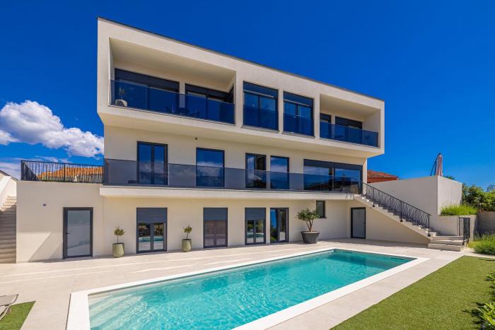 Luxury apartment LaRiv I with pool