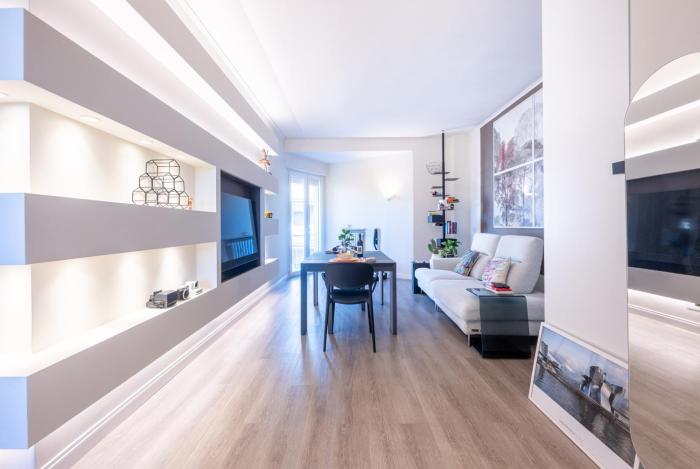 GuestHost - Parma Modern Apartment Balcony!