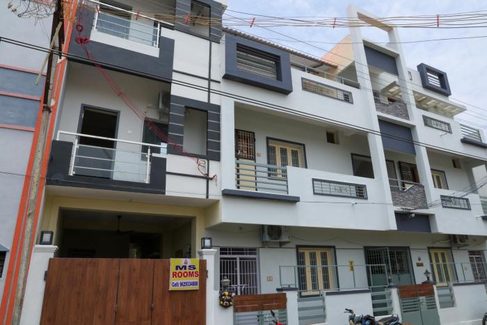 Mohnish Sai Home Stay - 3 Bed Rooms Flat, Giripradakshina Starting Point location, Budget Friendly Price