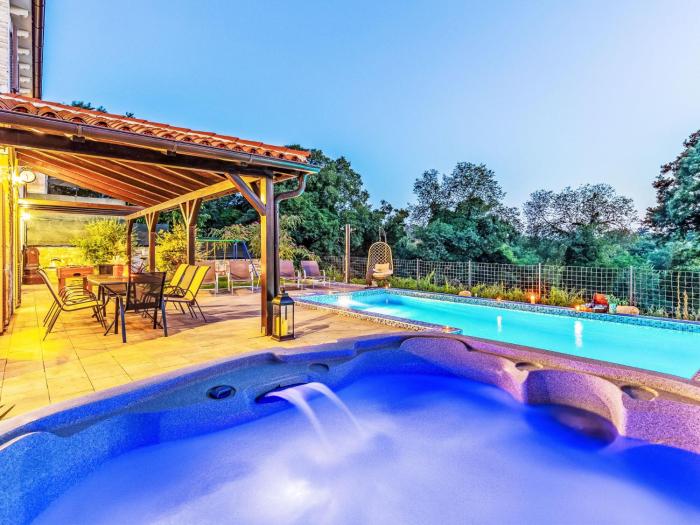 Holiday Home Casa Lea Istriana with pool and whirlpool by Interhome