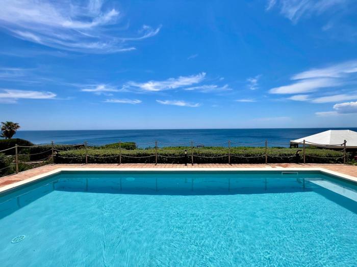 Villa Luce Exclusive Seafront Villa