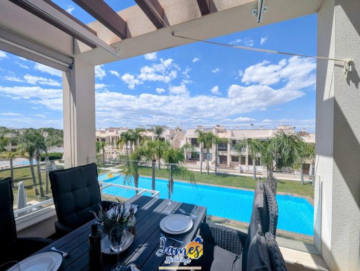 Sunny 2 Bed Retreat with Pool View LB86