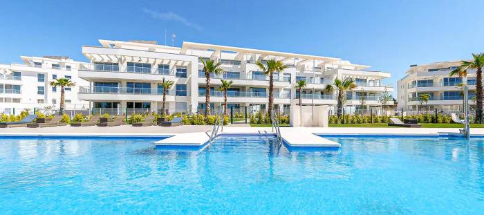 3 bed apartment, sea view 4 pools, gym padel