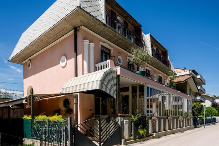 Hotel Cesari