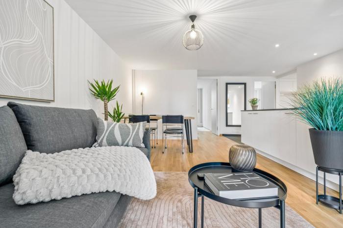 Central, Elegant & Modern Apartment