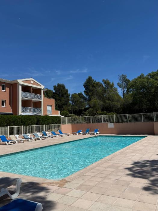 appartement cosy avec piscine