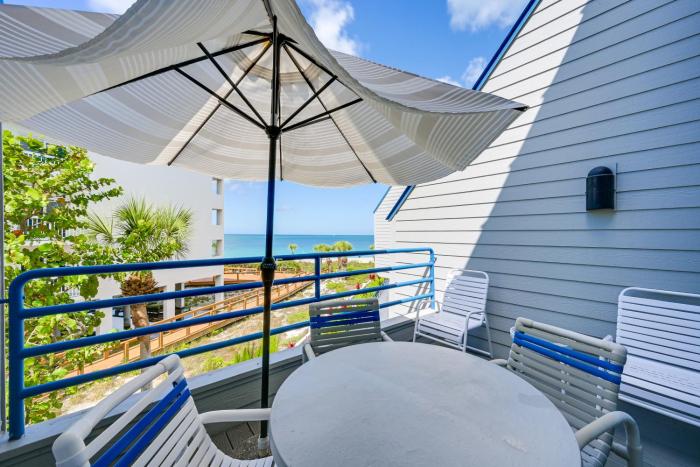 Beachfront Condo w Balcony on Manasota Key