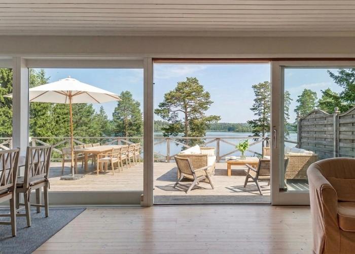 Skärgårdshus med brygga och bastu nära Stockholm