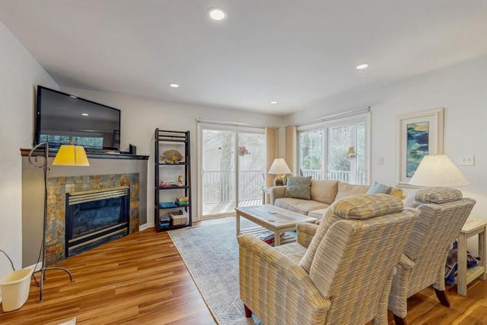 Sea Colony five3066 Lakeshore Ct