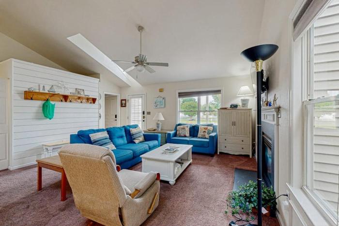 Clearwater -- 33718 East Hampton Ln