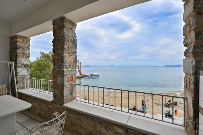Moutsouna Seaside