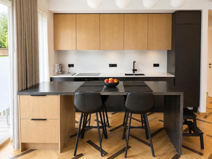 Stylish City Center Apartment with Parking