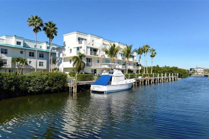 Waterfront Boaters Paradise