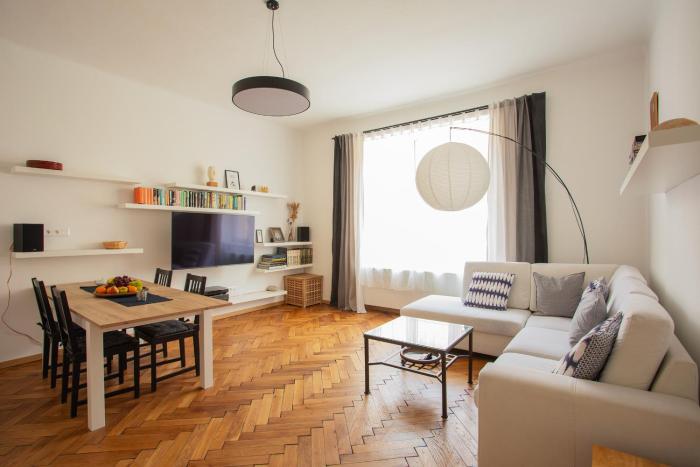 Spacious & bright apartment in city center