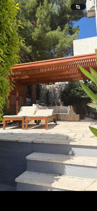 House 60m from the beach