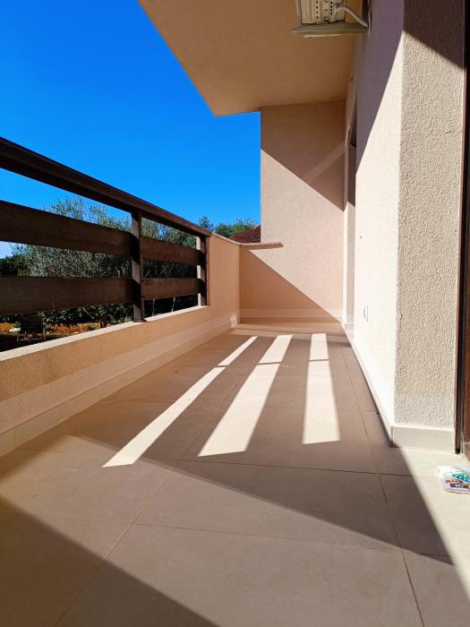 Apartment Lush Terrace