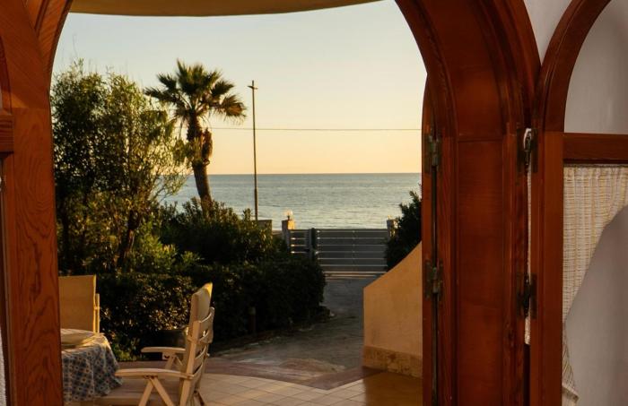 {beach-house } Villa Mare Fuori