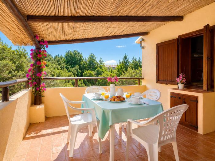 I Caprifogli Two-Bedroom House 400m from the Beach