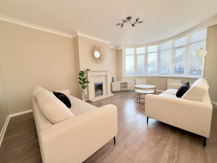 Spacious 3 bed family home with garden, sleeps 5