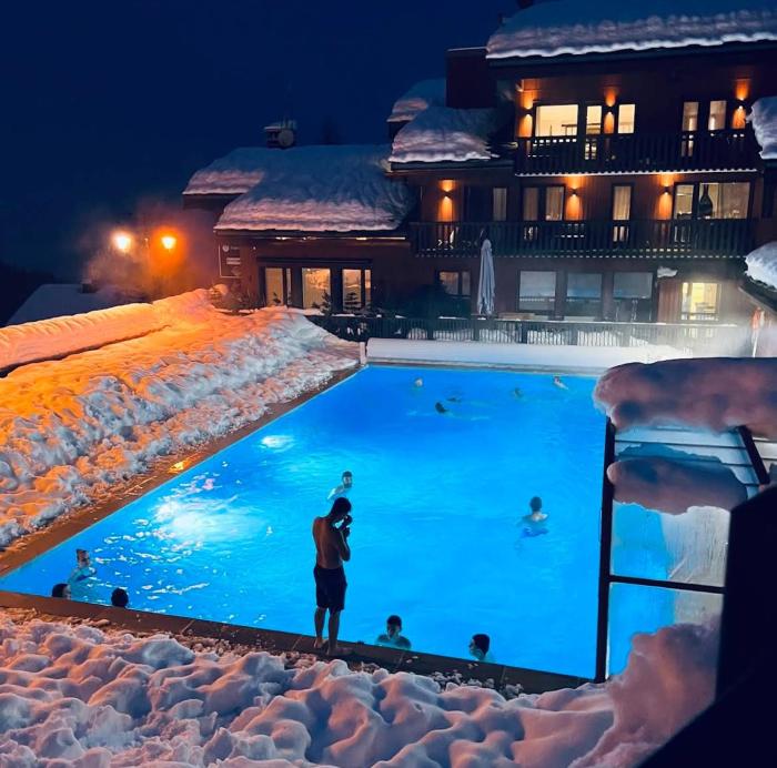Renovated duplex, sleeps 10, swimming pool & sauna