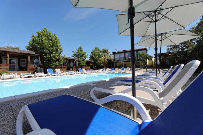 Adria Breeze Pool Apartments