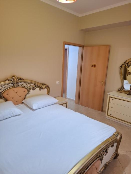 Delijorgji 2-Bedroom Apartment Near Center