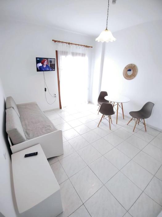 Galatas apartment 5 with beautiful sunset, 750m from the sea