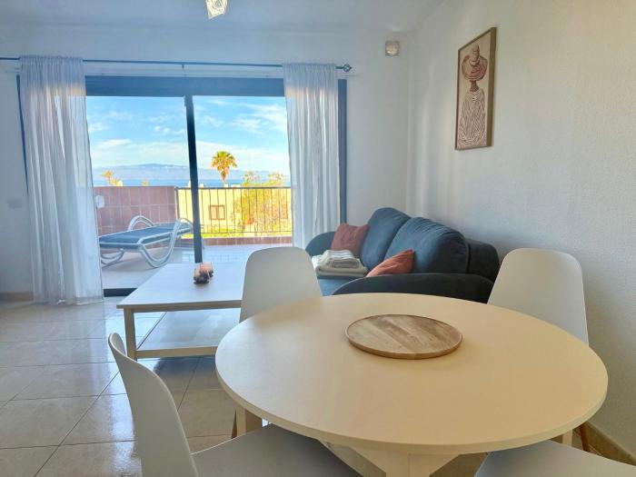 Beautiful Apartment with sea view, Terrace and Pool