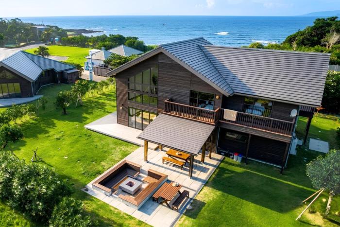 Cairns House by SANA