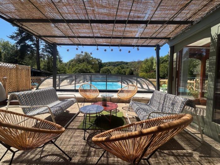 Maison de campagne avec piscine au bord de lEure 1h de Paris