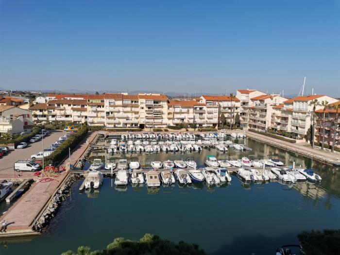 T2 Climatisé classé 2 étoiles prés de la plage avec parking privé numéroté