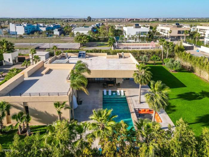 Villa Issa, grande piscine et jardin privatif