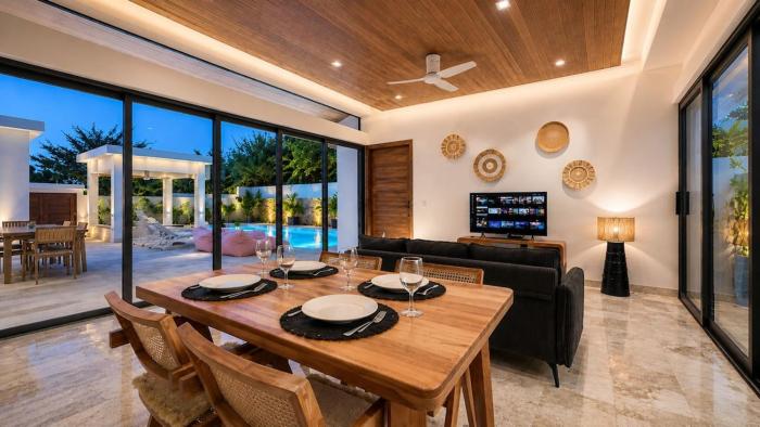 Luxury villa with swimming pool