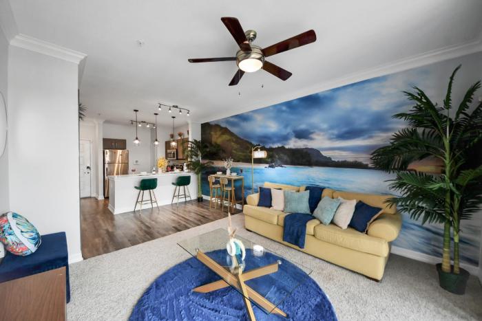 Ocean Breeze - 2BR - FIFA World Cup - Walk to NRG - Pool - Gym - Sleep 6