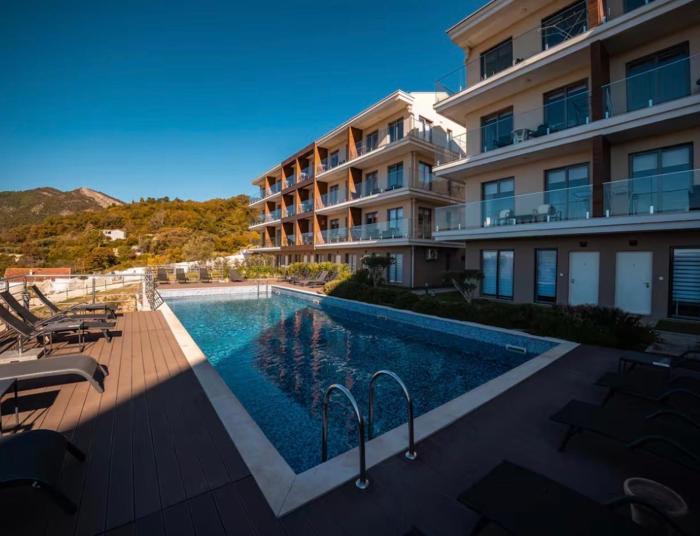 Eliza Sea View Apartment with Pool