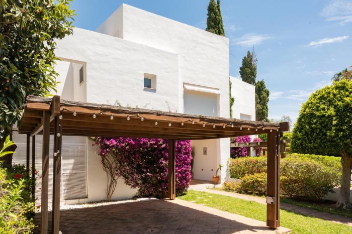 Luxury Golf Beach Villa in Guadalmina Baja Pool