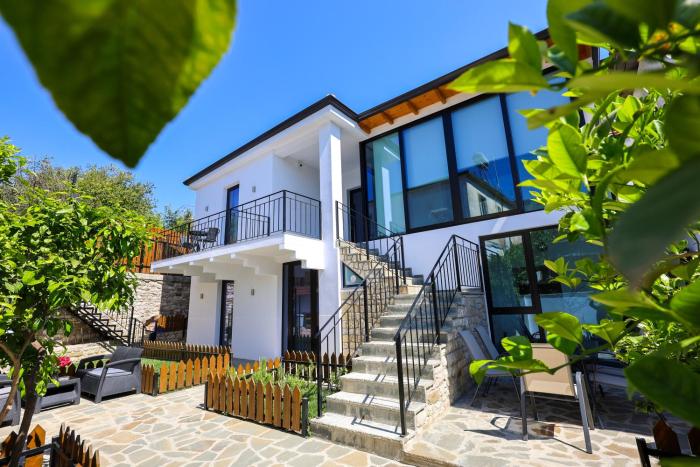 Villa Apartments Center