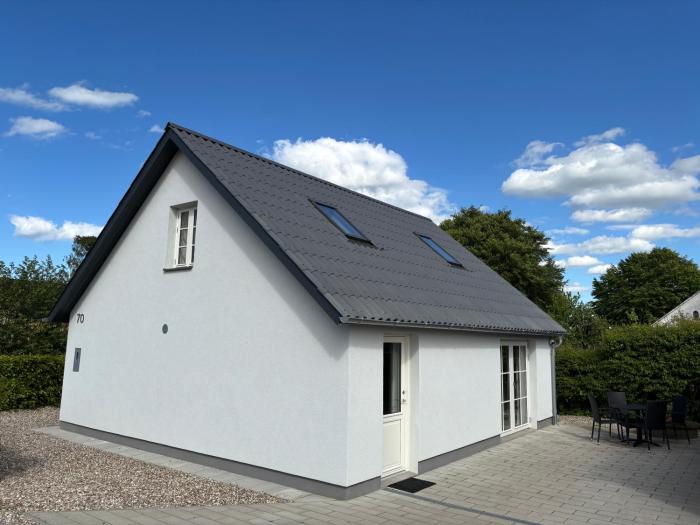 House overlooking the countryside and close to the city