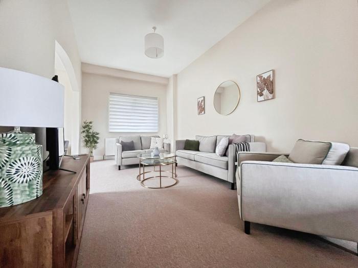 4BR Home - Free Parking - Near Dockyard - Sleeps 8