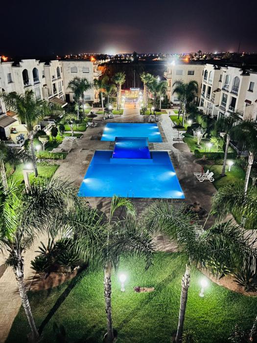 Emmraude- appartement avec 2 chambres, salon ,avec piscine 2 minutes de la plage