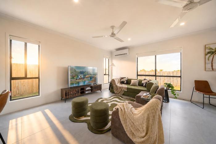 Pet Friendly Family Escape with big Yard - Sleeps 8