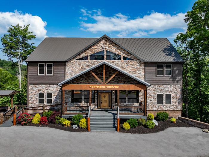 Smoky Mtn Mansion with Indoor Pool, Theater, Arcade