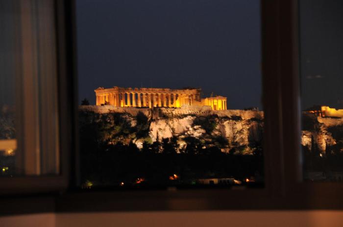 Acropolis at Home: Loft with a View